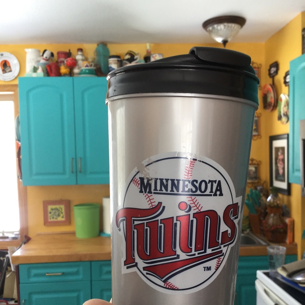⚾️ Minnesota Twins Women & Baseball 2002 C.J. Banks Mug w/Lid